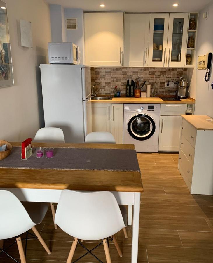 Cosy Apartment In L Escala, 7 Mins Walk To The Closest Beach, Riells L' Escala エクステリア 写真
